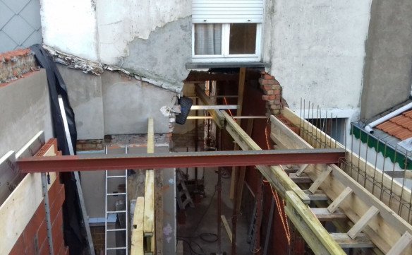 Grondwerken, Rioleringswerken, Beton en funderingen, Afbraakwerken, Metselwerken, Totaalverbouwing nieuwbouw, Totaalverbouwing renovatie in Dudzeele, West-Vlaanderen
